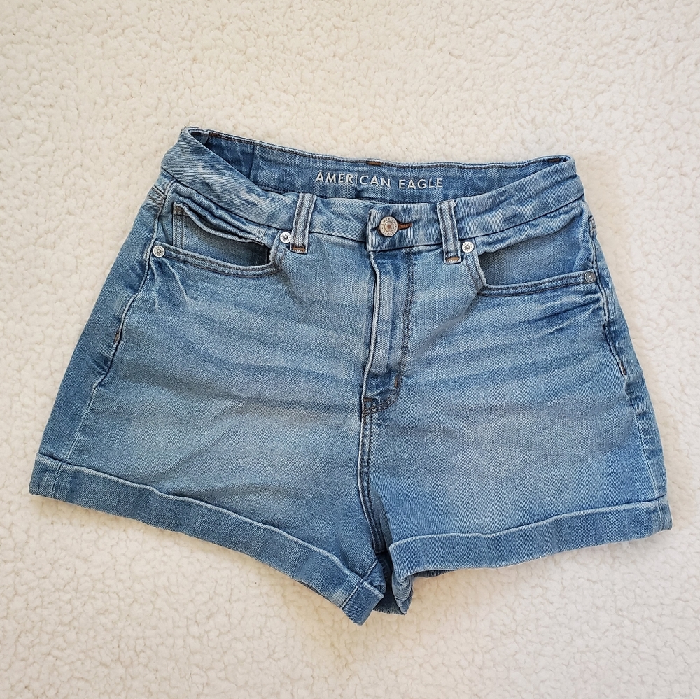 AE Curvy Mom Short